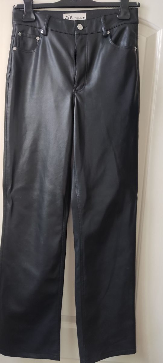 Pantalón zara simula cuero