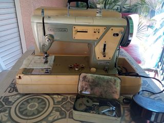Maquina de coser WERTHEIM