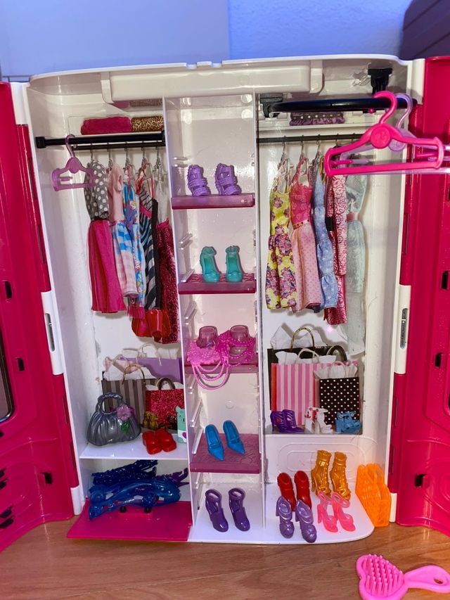 La Casa de la Barbi con tutti i suoi accessori