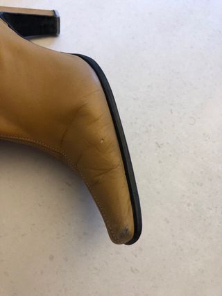 Botas altas de piel de color camel