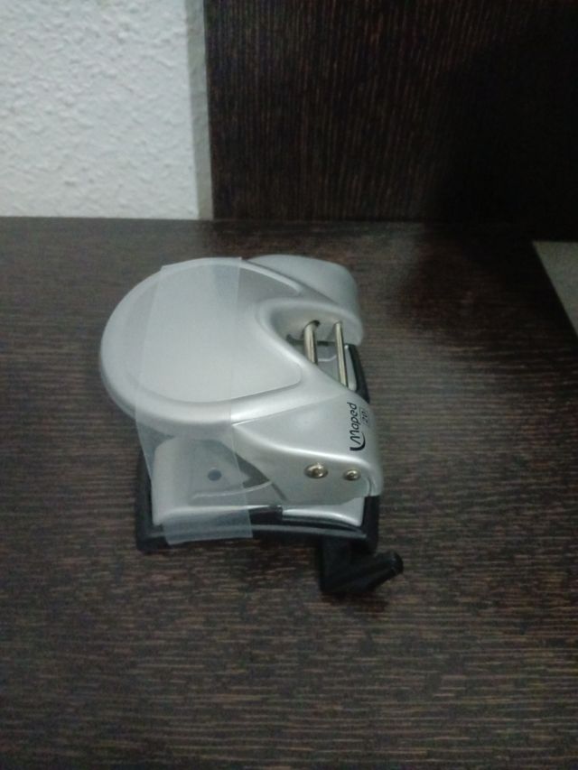 Maquina para hacer agujeros de folios 