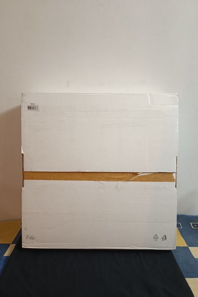 Gucci expositor estantería