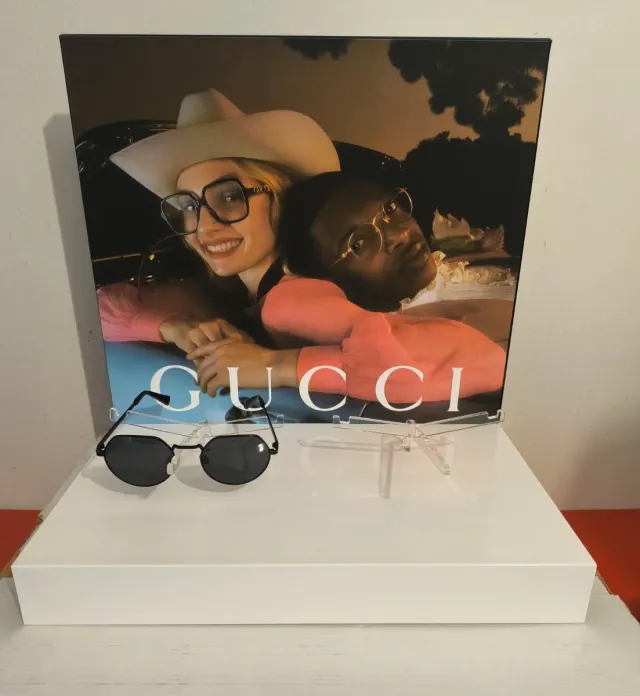 Gucci expositor estantería