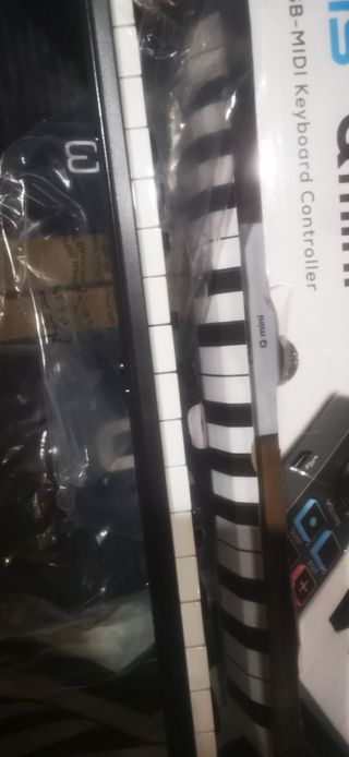 Teclado MIDI Alesis QMINI
