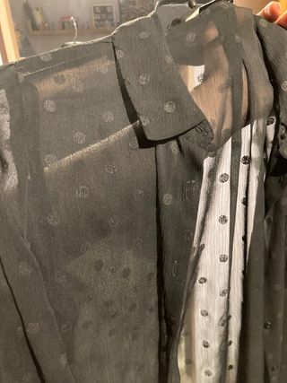 Camisa negra de puntos
