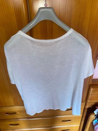 Camiseta fina blanca con dibujo en el pecho