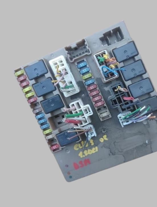 R.3482 Caja de reles \/ fusibles Renault Clio III ( de segunda mano por