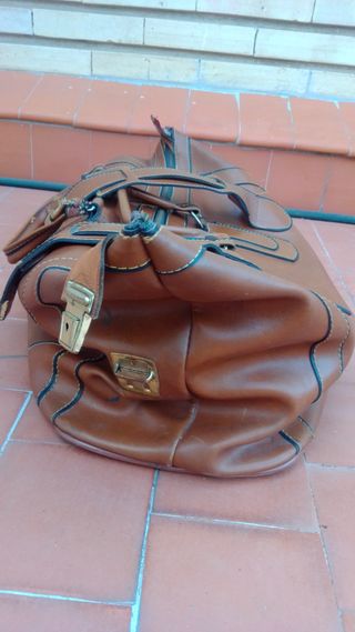 bolso maleta muy vintage para decoración