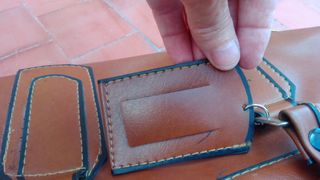 bolso maleta muy vintage para decoración