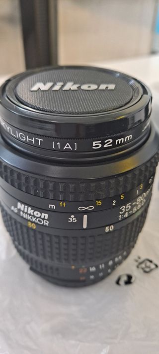 Cámara Nikon + flash
