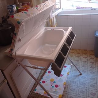Bañera con cambiador 