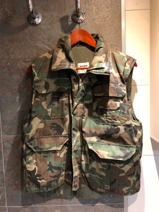 Chaleco estampado militar