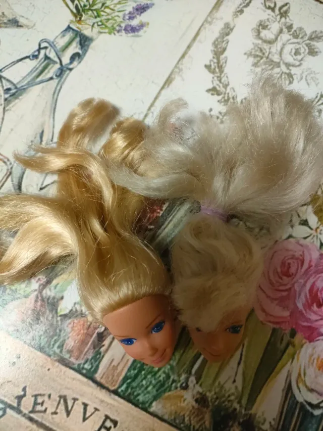 DOS CABEZAS DE BARBIE