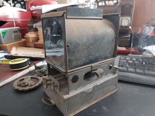 Antigua lampara de iluminacion de linterna magica