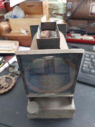 Antigua lampara de iluminacion de linterna magica