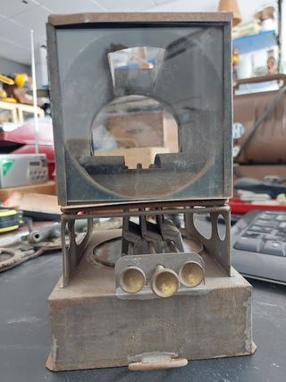 Antigua lampara de iluminacion de linterna magica