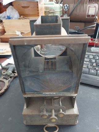 Antigua lampara de iluminacion de linterna magica