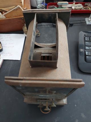 Antigua lampara de iluminacion de linterna magica