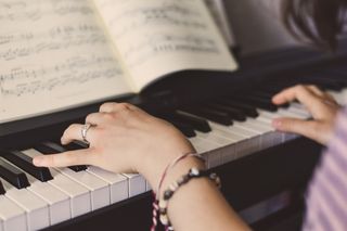 CLASES DE PIANO ONLINE/PRESENCIAL