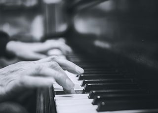 CLASES DE PIANO ONLINE/PRESENCIAL
