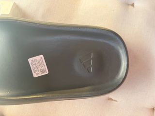 YEEZY SLIDES