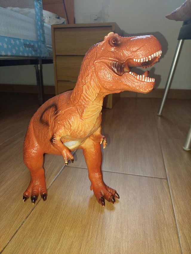 Juguetes T-Rex y Estegosaurio