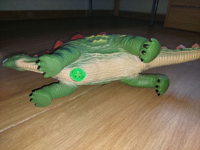 Juguetes T-Rex y Estegosaurio