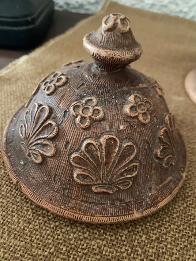 urna-vaso con coperchio in stile classico