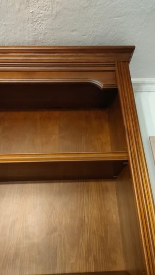 Librería de madera artesanal