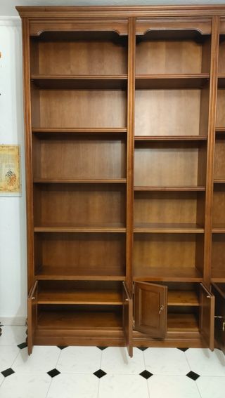 Librería de madera artesanal