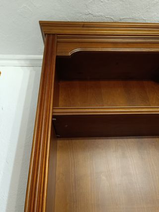 Librería de madera artesanal