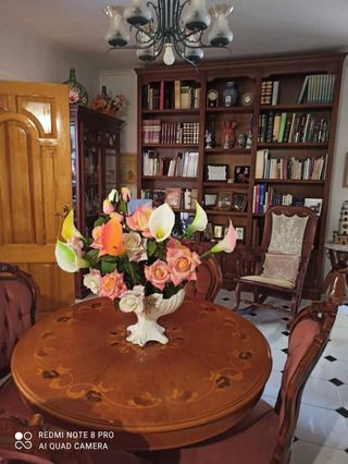 Librería de madera artesanal