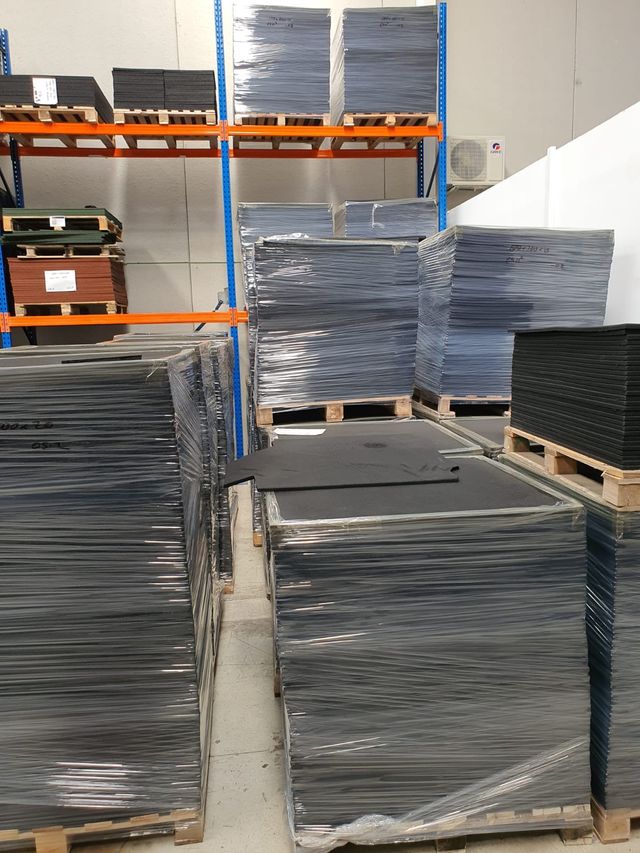 Suelo caucho gym. Losetas 1x1 