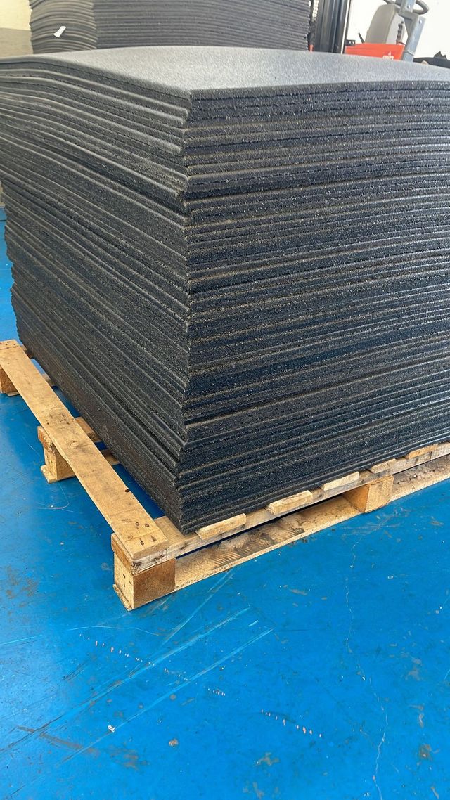 Suelo caucho gym. Losetas 1x1 