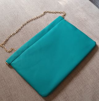 Pochete verde água, com alsa em dourado