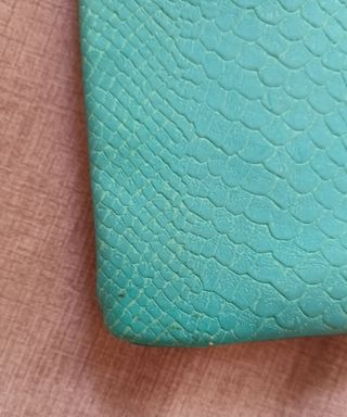 Pochete verde água, com alsa em dourado