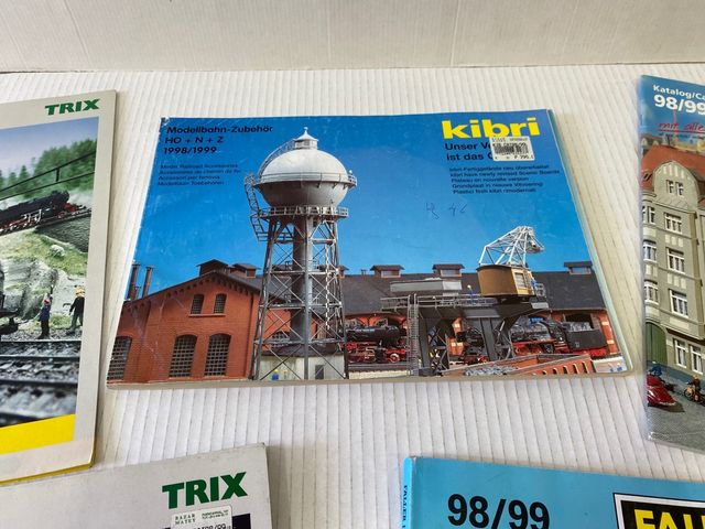 Lotto di 5 cataloghi di treni