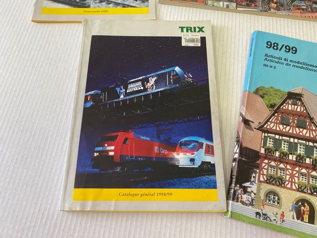 Lotto di 5 cataloghi di treni