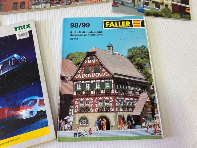 Lotto di 5 cataloghi di treni