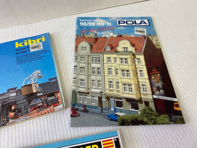 Lotto di 5 cataloghi di treni