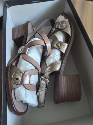 Sandalias piel calidad marca Plumers