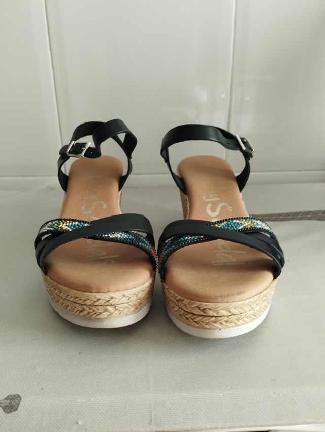 Sandalia cuña negro