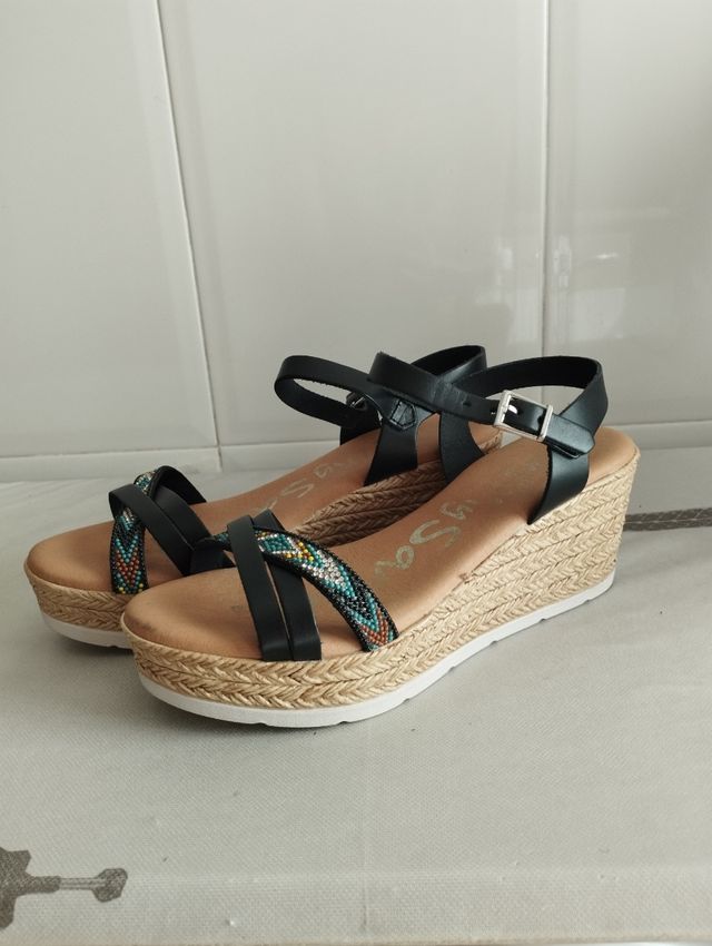 Sandalia cuña negro