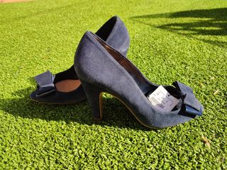 Zapatos de tacón azul marino 