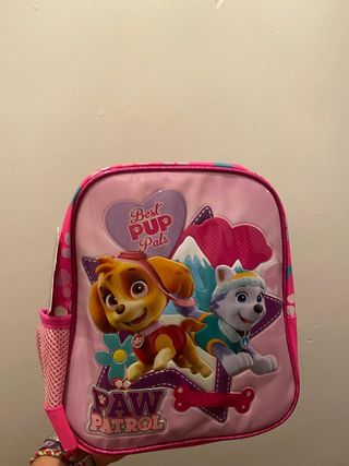 se vende mochila niña nueva