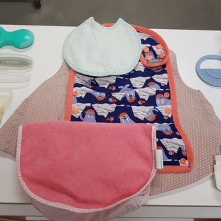 Baberos Cucharas y Dosificador de Leche