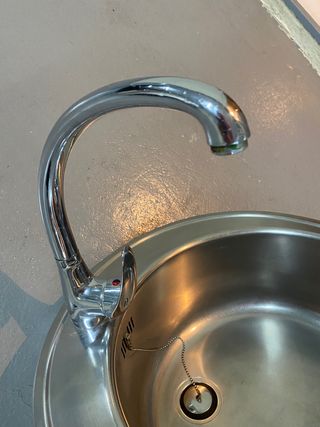 fregadero redondo con grifo monomando