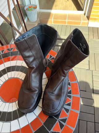 Botas no muy altas seminuevas