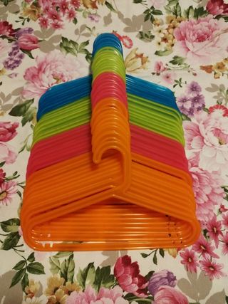 Perchas infantiles ikea.