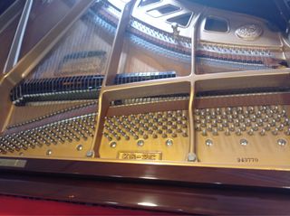 Piano de cola. K.KAWAI /ModeloKG-2C